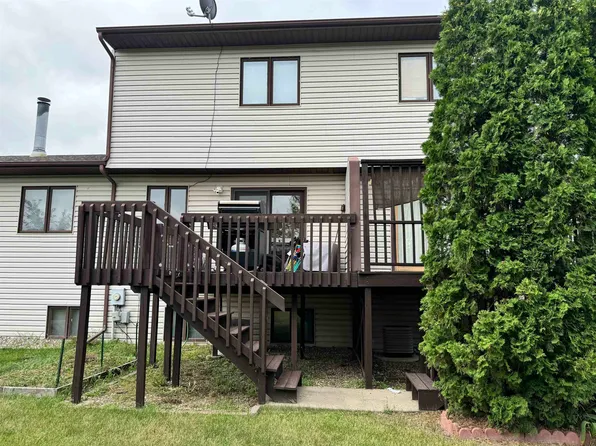 1827 16th St NW, Minot, ND 58703