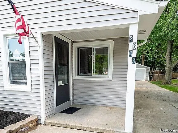 3 bed, 1.5 bath, 1080 sqft, $1,950 — Photo 2