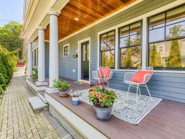 131 Charlesbank Rd #B, Newton, MA 02458