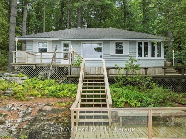 1022 Two Dogs Ln, Algonquin Highlands, ON K0M 1S0