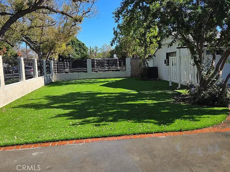 17322 Keswick St — Photo 3