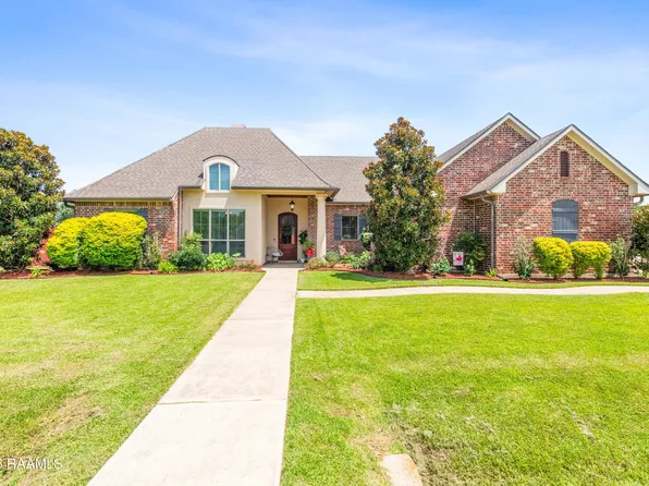 115 Oak Shadows Dr, Youngsville, LA 70592