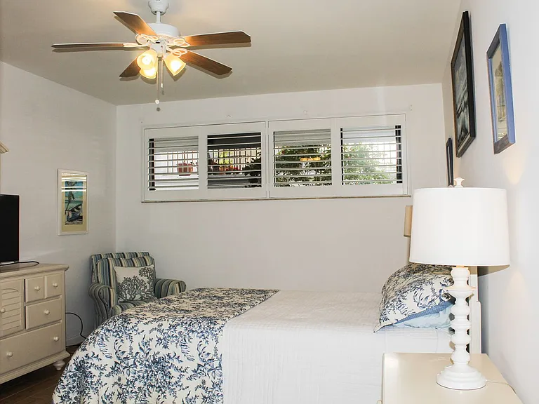 1616 Ocean Dr #104 — Photo 34