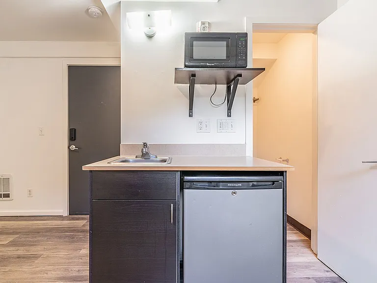 OneOne6 Apartments — Photo 22