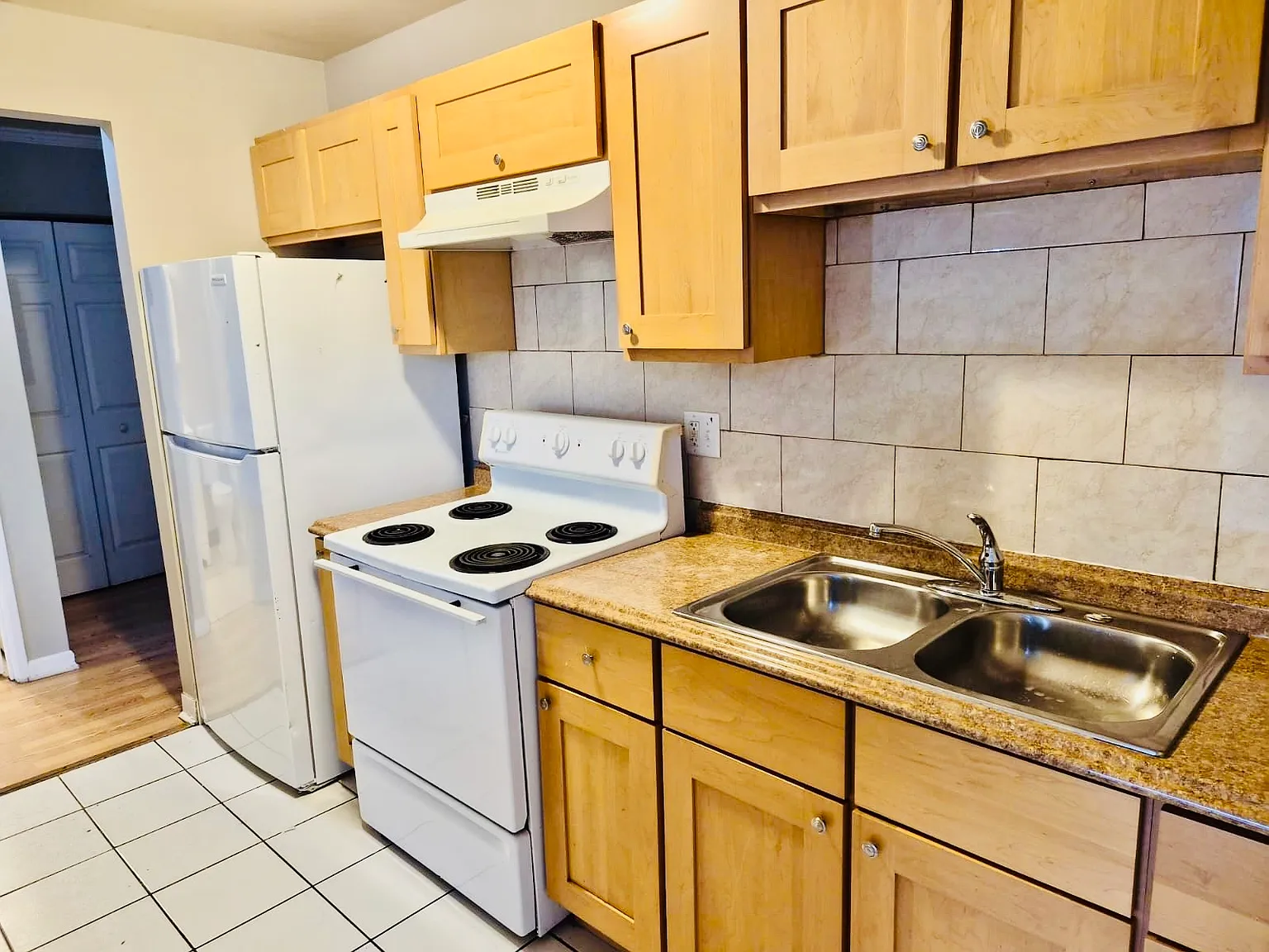 1 bed, 890 sqft, $1,500 — Photo 4