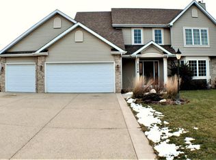 2116 Spring Meadow Ln, Racine, WI 53406