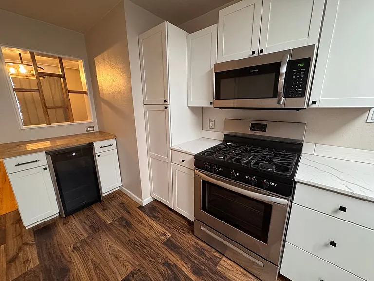 1109 Indiana St SE — Photo 12