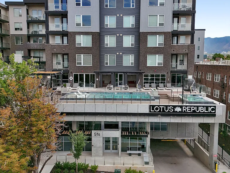 Lotus Republic Apartments — Photo 27