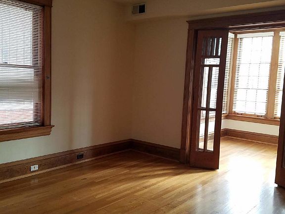 4th image of 5798 Pershing Ave APT 2E