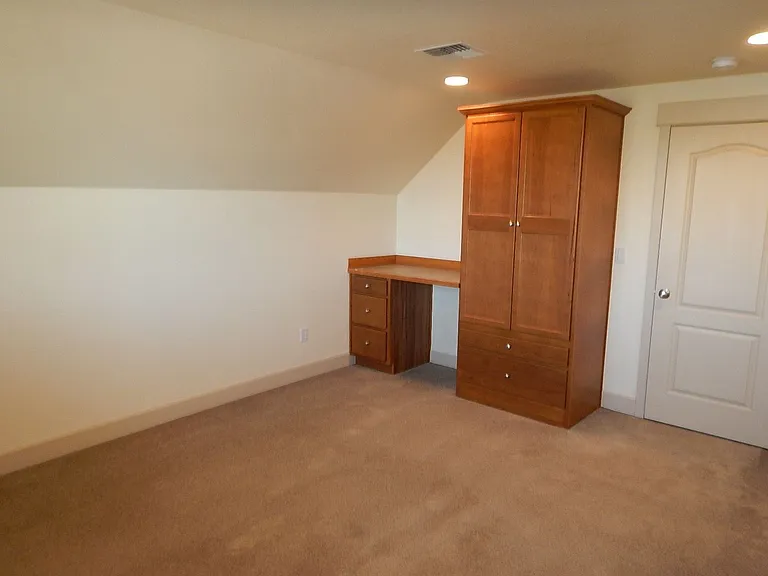 704 NE Loper Ave — Photo 25