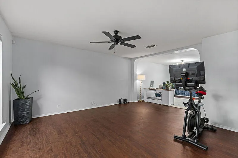 3 bed, 2.5 bath, 2796 sqft, $2,500 — Photo 4