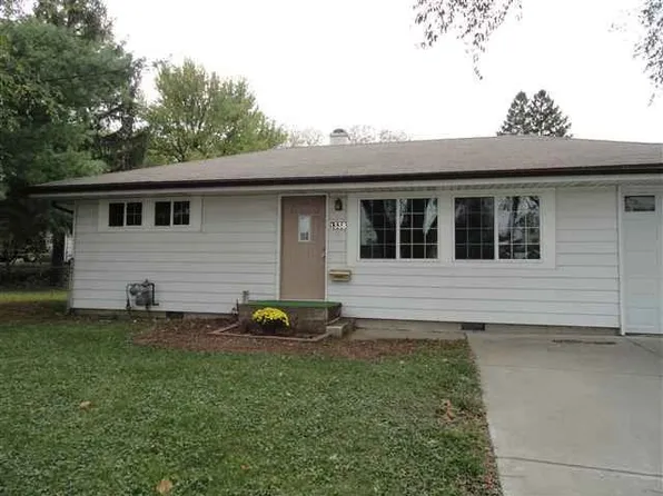 1338 N Linden St, Bloomington, IL 61701