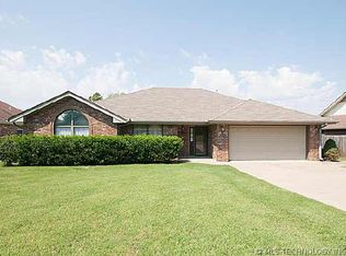 1025 SE Hazel Ct, Bartlesville, OK 74006