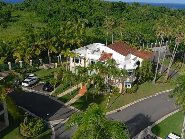 86 86, VEGA ALTA, PR 00692