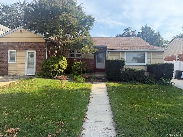 3 bed, 1.0 bath, 1558 sqft, $3,000 — Photo 2