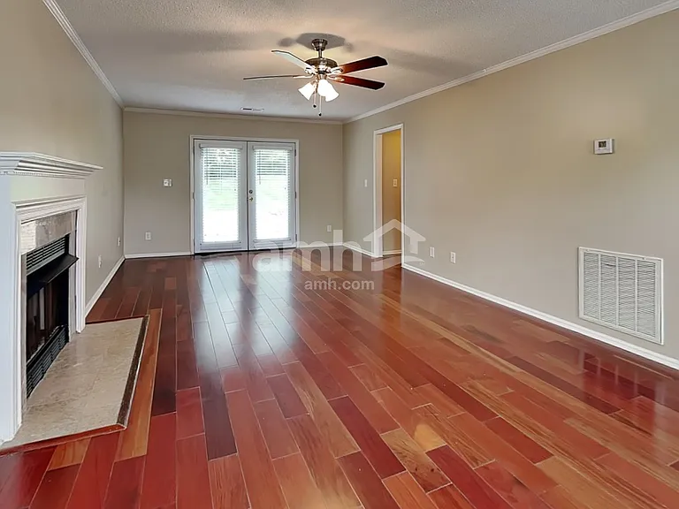 400 Wyndham Ave — Photo 8
