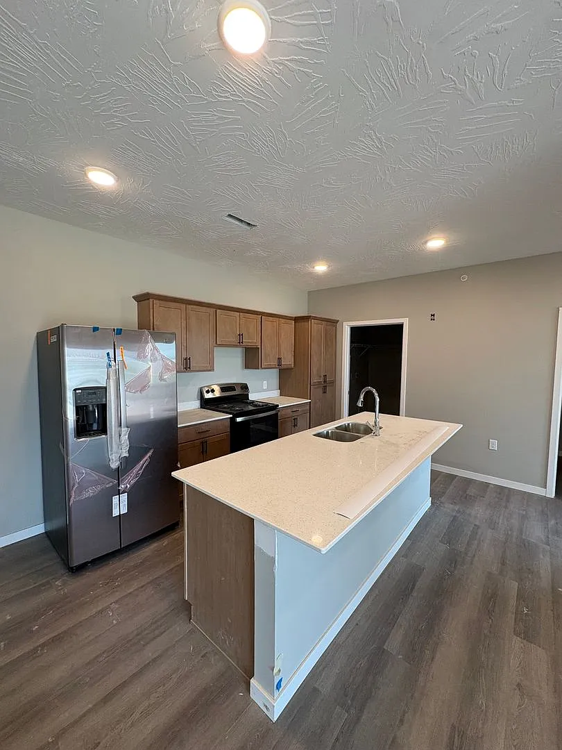 Salem Ridge Apartments — Photo 2