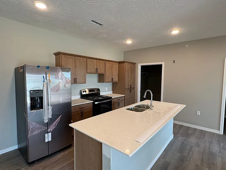 600 Salem Ave SE — Photo 2