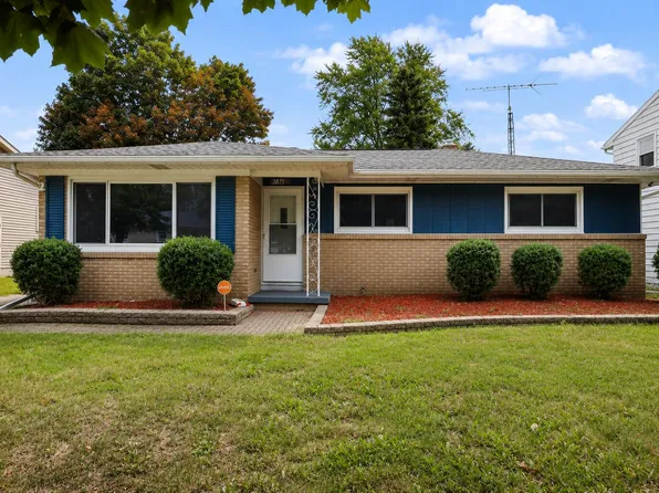 3815 Walton Dr, Lansing, MI 48910