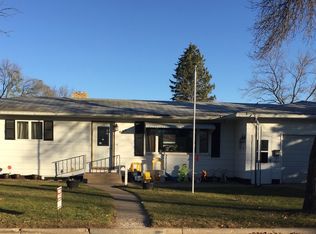 687 4th St S, Carrington, ND 58421