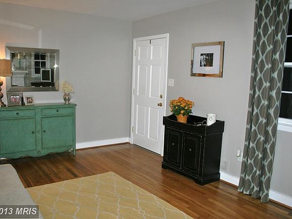 3rd image of 2905 Rose Pl