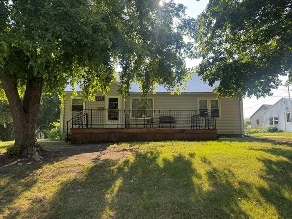 305 7th St, Rockwell City, IA 50579
