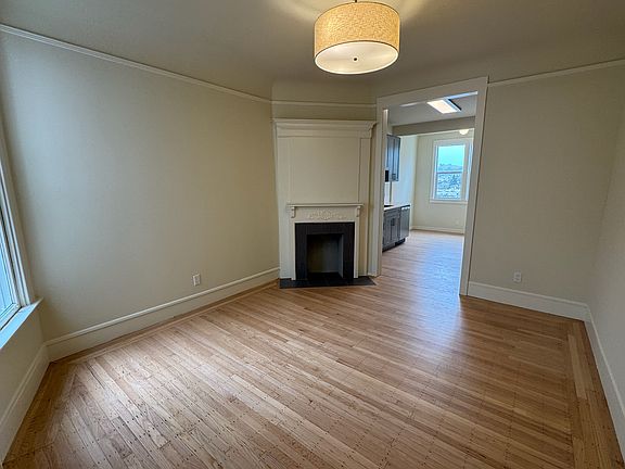 4th image of 263 Clinton Park St #D