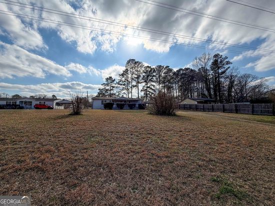5503 Allatoona Gtwy, Acworth, GA 30102