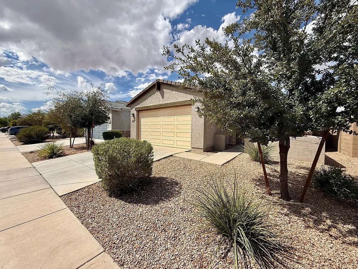 3 bed, 2.0 bath, 1288 sqft, $1,850 — Photo 2