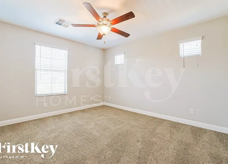 301 N Sunrise — Photo 12