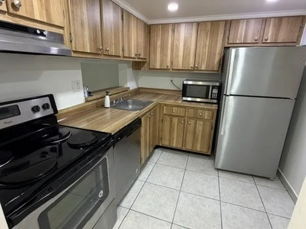 8635 NW 8th St, Miami, FL