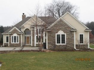 223 Crooked Stick Pass, North Prairie, WI 53153