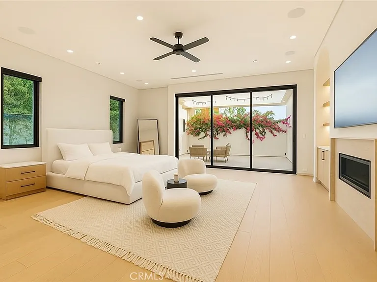22924 Erwin St — Photo 25