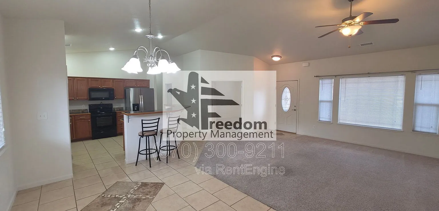 4 bed, 2.0 bath, 1698 sqft, $2,300 — Photo 2
