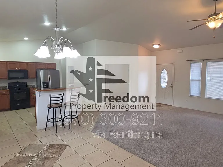 1187 Cherrywood Ave — Photo 2