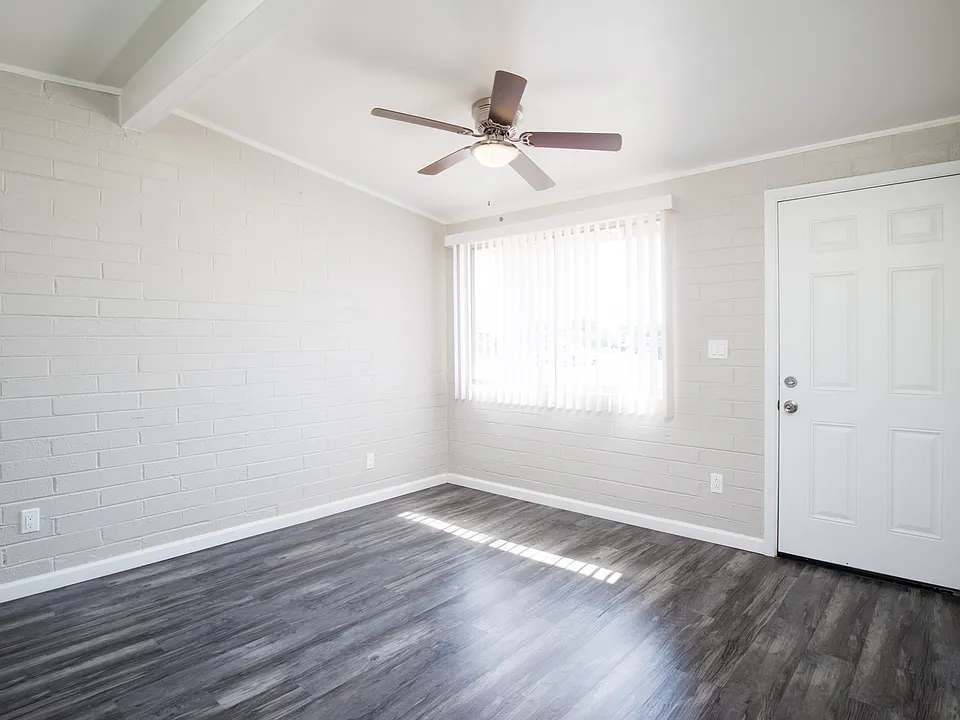 217 5th Ave E-5_11112025