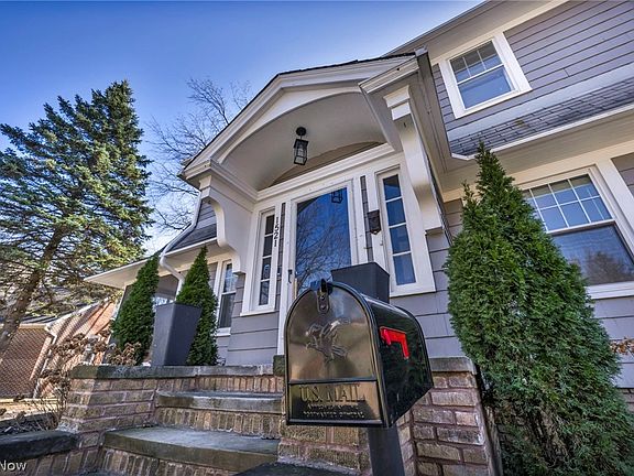 4th image of 1521 Parkhill Rd