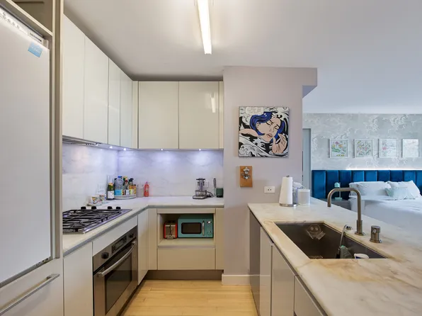 322 West 57th Street image 5 of 7