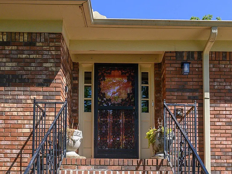1828 Jacobs Ln — Photo 3
