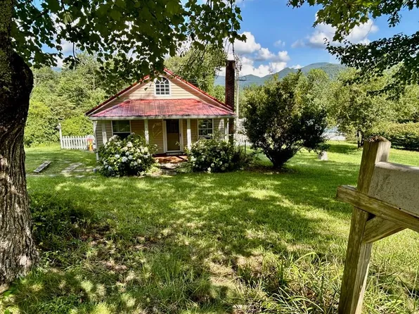 136 W Vineyard Rd, Hayesville, NC 28904