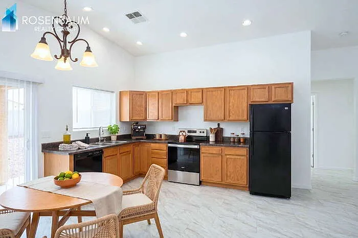 9321 W Hillcrest Pl — Photo 3