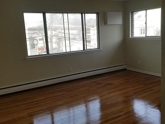 4th image of 93 Mount Vernon Ave #2