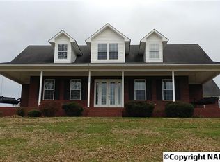 7 Locker Ln, Fayetteville, TN 37334