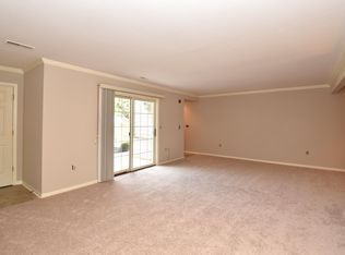 W240N2524 E Parkway Meadow Cir, Pewaukee, WI 53072