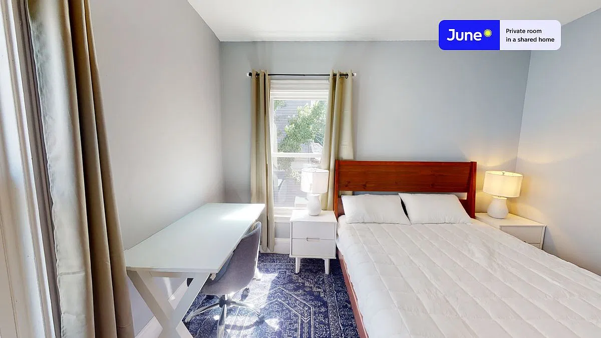 Queen bedroom in 7 bed/2 bath home in Allston #1321 E — Photo 2