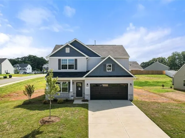 120 Sugar Maple Dr, King, NC 27021