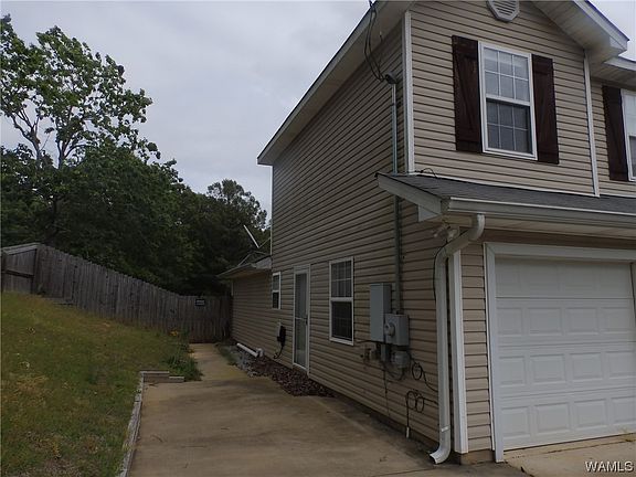3rd image of 15975 Stoneridge Dr