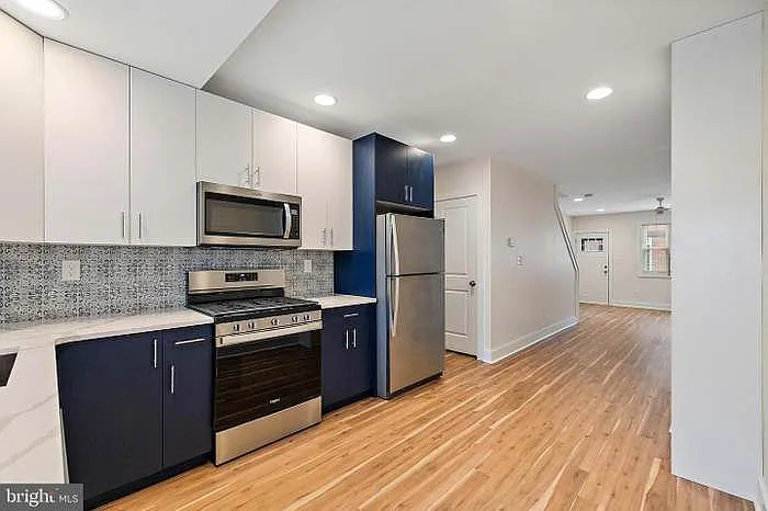 2225 S Rosewood St — Photo 4