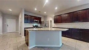 4 bed, 2.0 bath, 2094 sqft, $2,300 — Photo 3