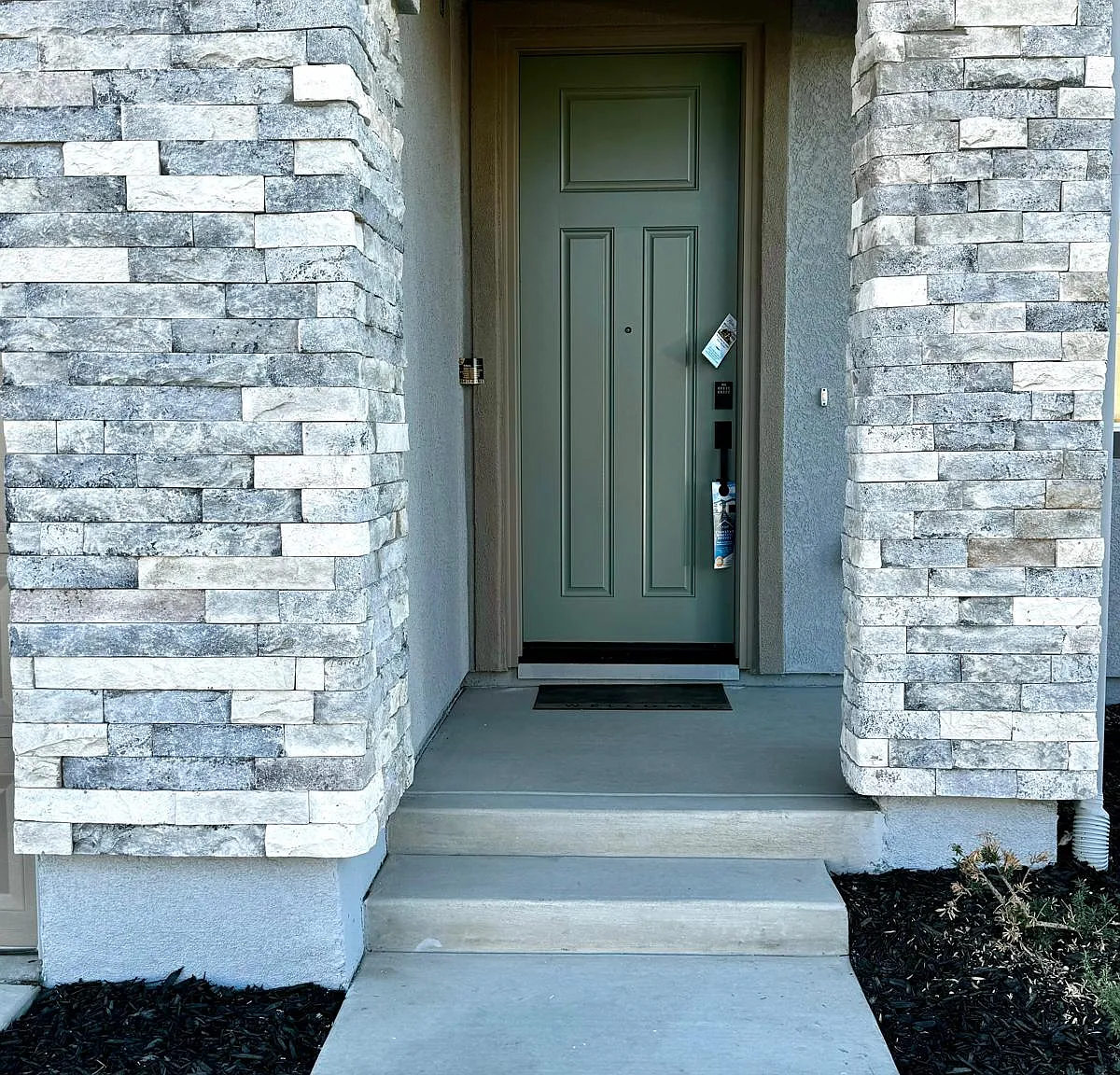 4 bed, 2349 sqft, $3,900 — Photo 4